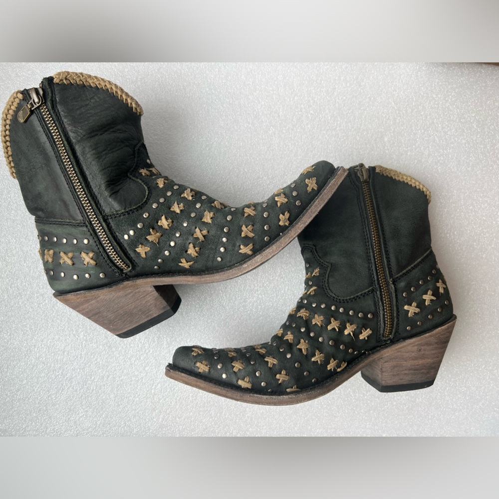 Liberty Black boots crisscross